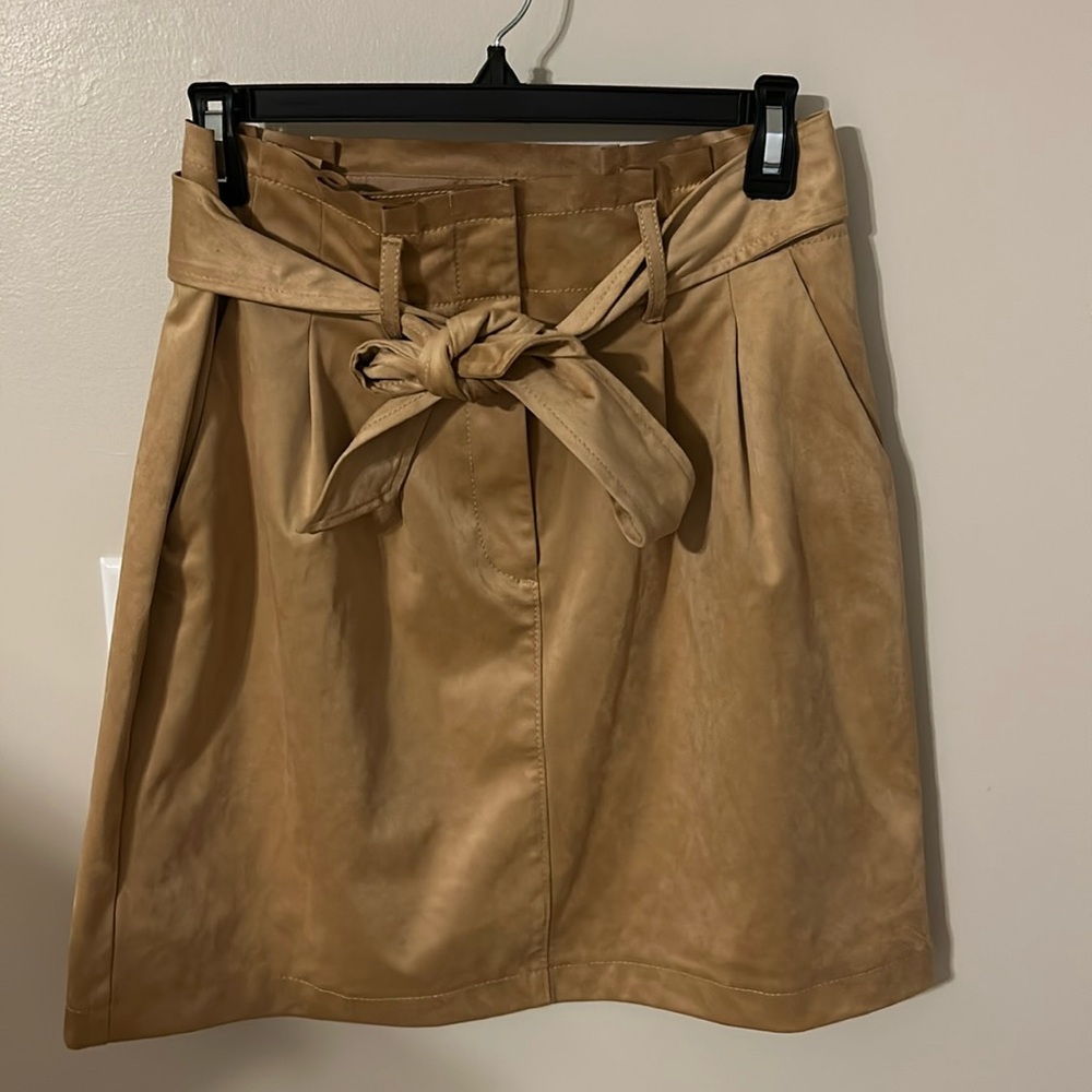 Loft Tan Skirt with belt and pockets size 4